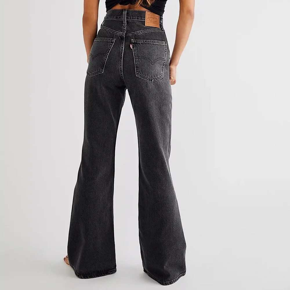 NWT LEVI’S 70'S HIGH RISE FLARE WOMEN'S JEANS - Picture 1 of 7